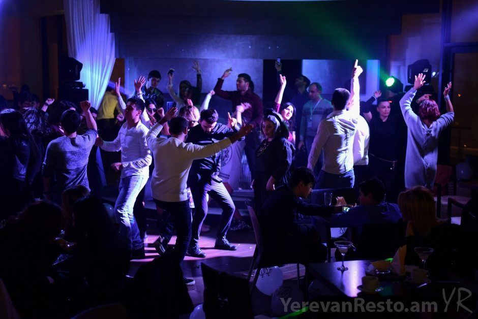 Клаб в ереване. Paparazzi Club Ереван. Ночные клубы Еревана. Downtown Club Ереван. Ереван тусовки.